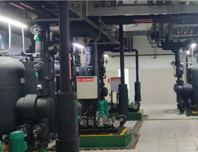 中南大學(xué)湘雅醫(yī)院科研樓 換熱機(jī)組安裝